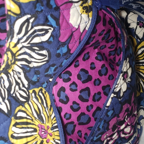 Hawiian floral handbag quilted cotton,bold pink cheetah print inside. - Picture 4 of 12